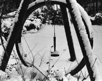 The gong on the commons, in winter